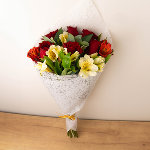 Ramo de Rosas y Astromelias