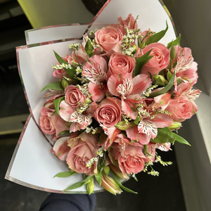 Ramo de 20 Rosas + Astromelias